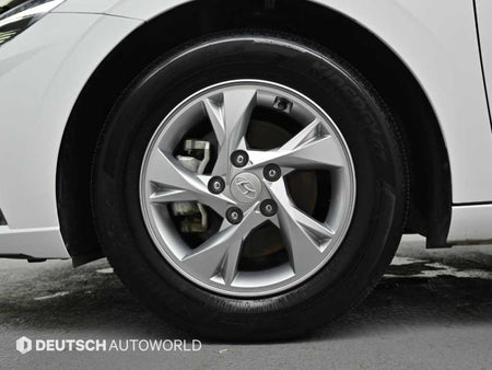 Hyundai Avante — photo 05