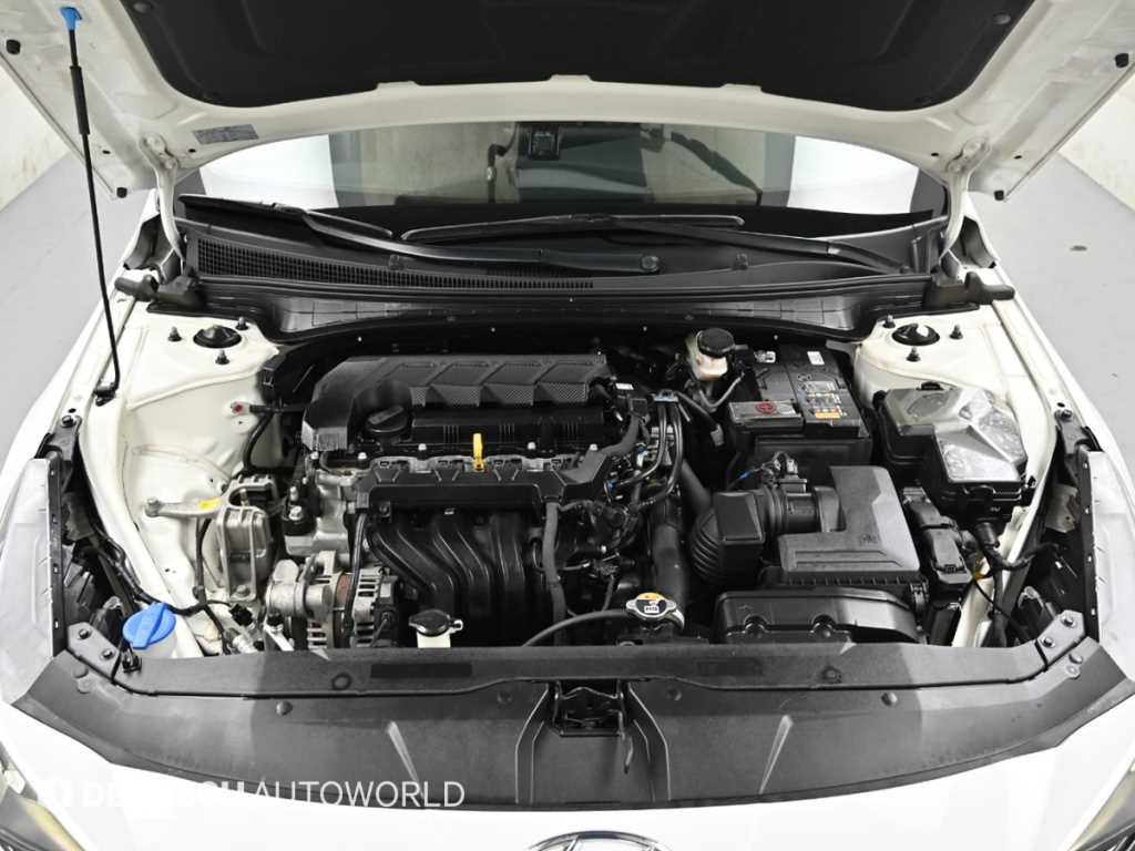 Hyundai Avante — photo 06