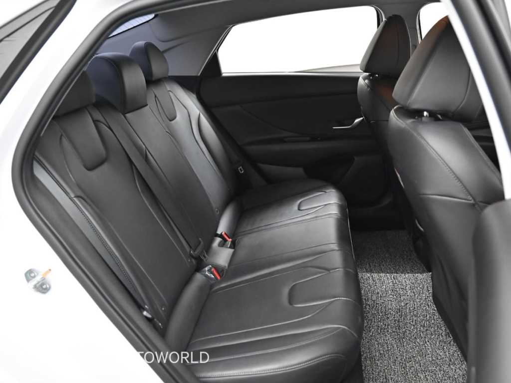 Hyundai Avante — photo 12