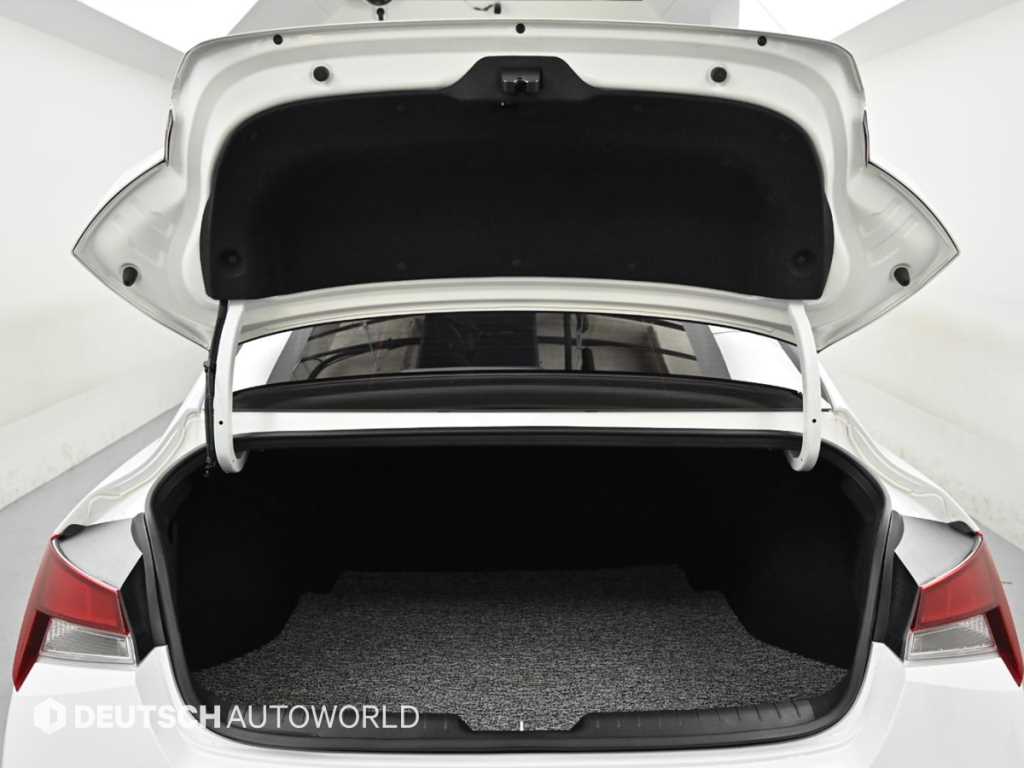 Hyundai Avante — photo 19