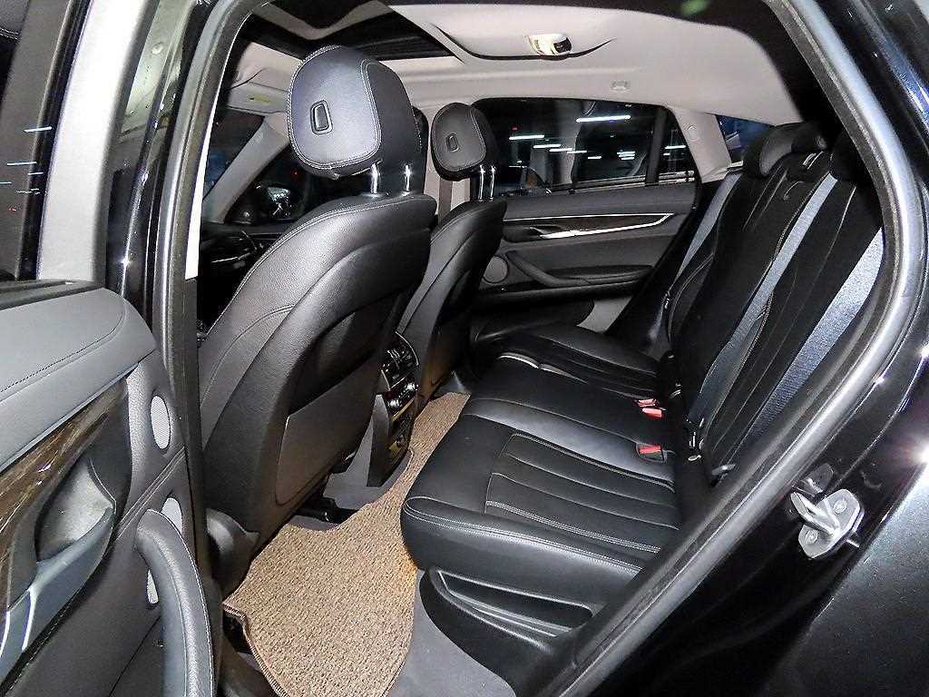 BMW X6 — photo 08