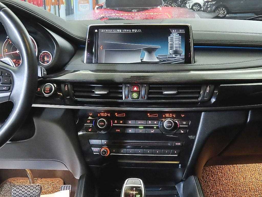 BMW X6 — photo 11