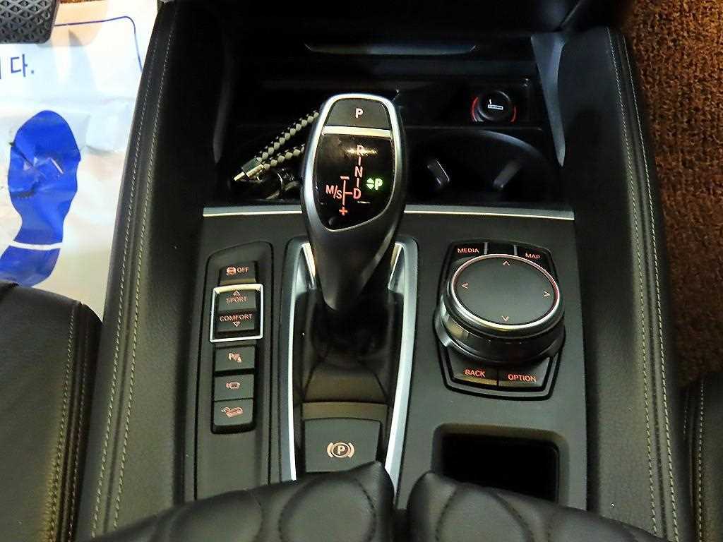 BMW X6 — photo 12