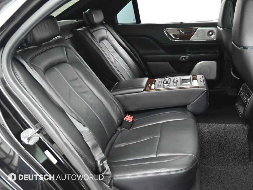 Lincoln Continental — photo 12
