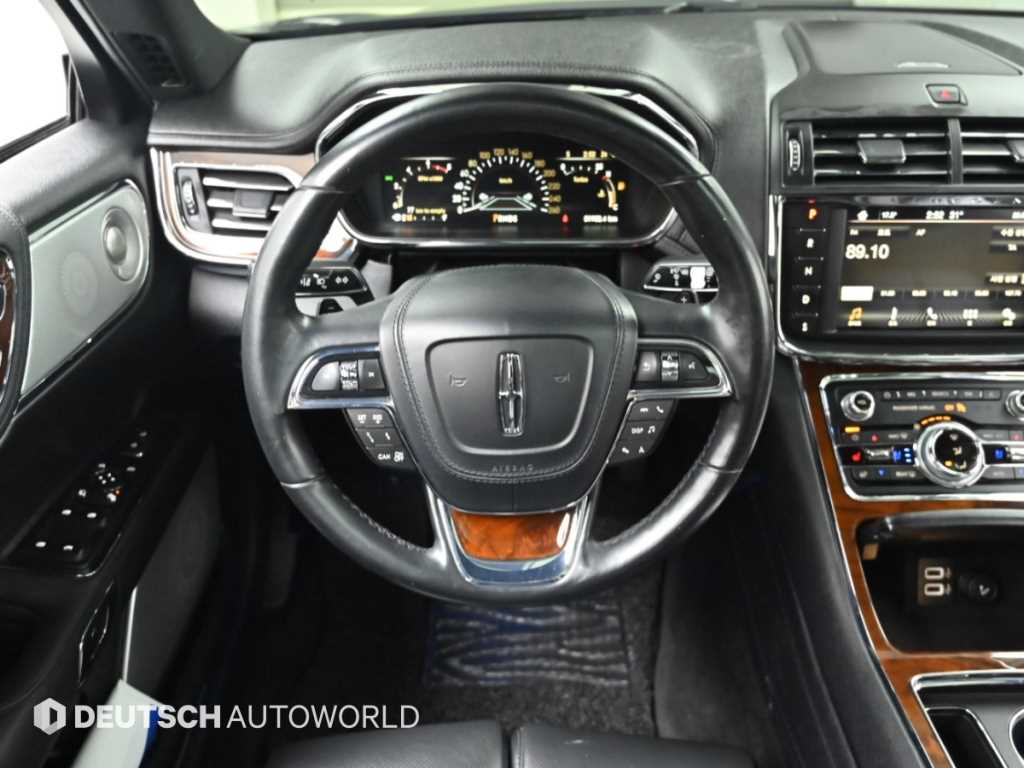 Lincoln Continental — photo 13