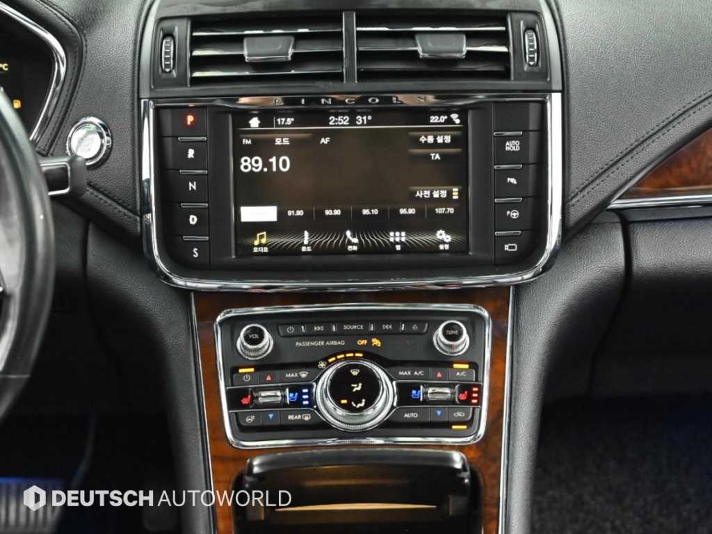 Lincoln Continental — photo 14