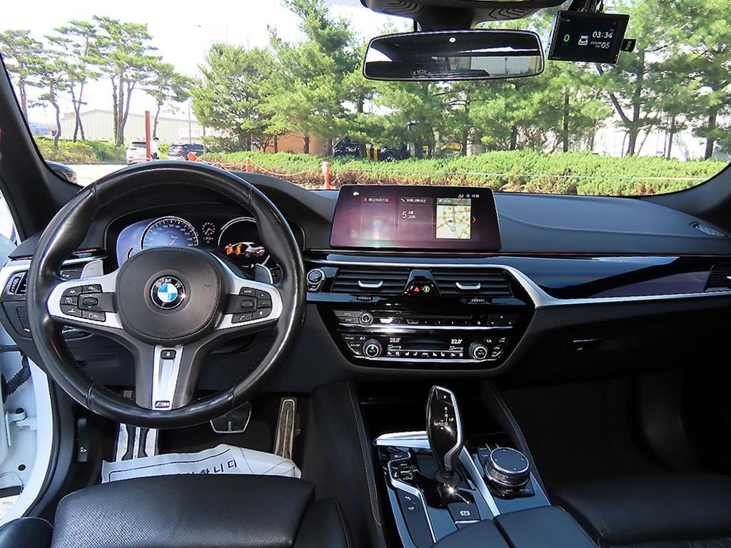BMW 5-Series — photo 07