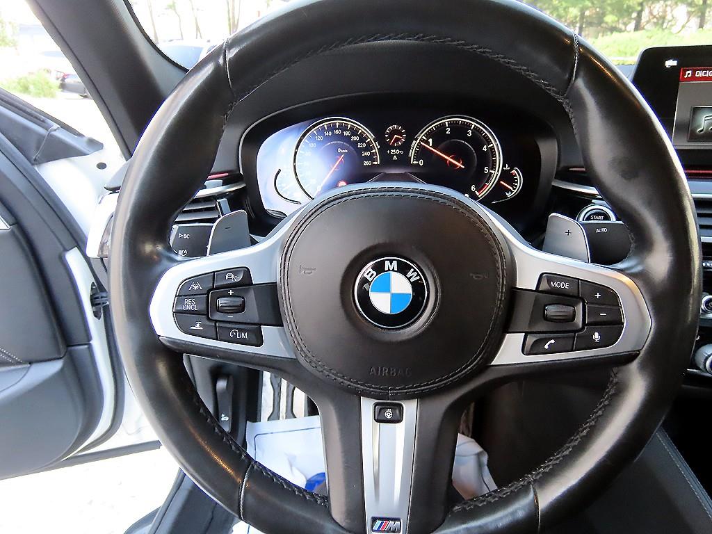 BMW 5-Series — photo 08