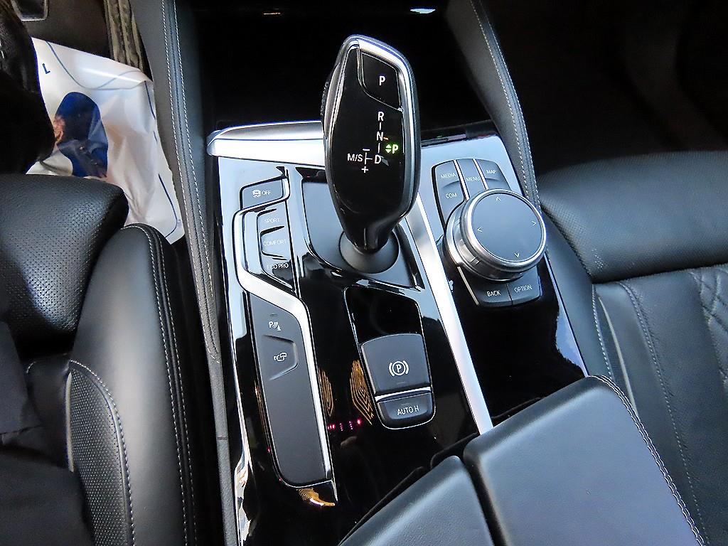 BMW 5-Series — photo 11