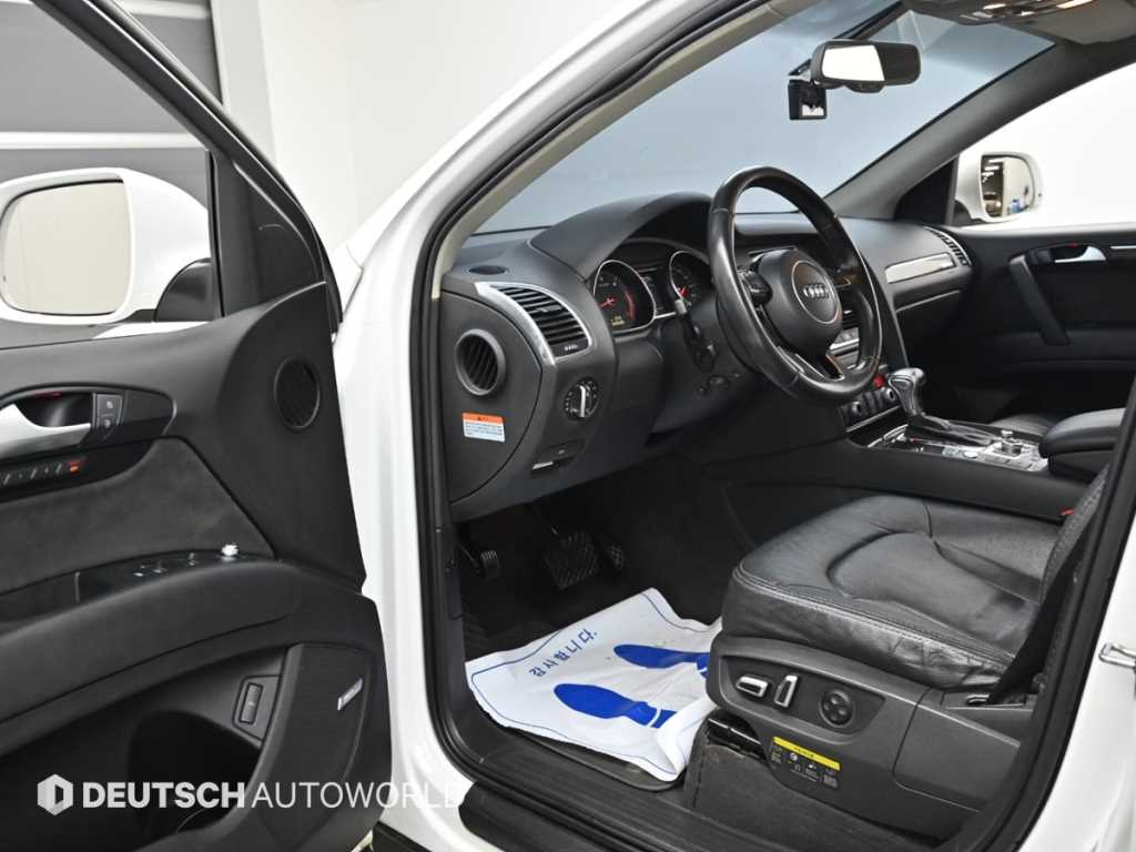 Audi Q7 — photo 11