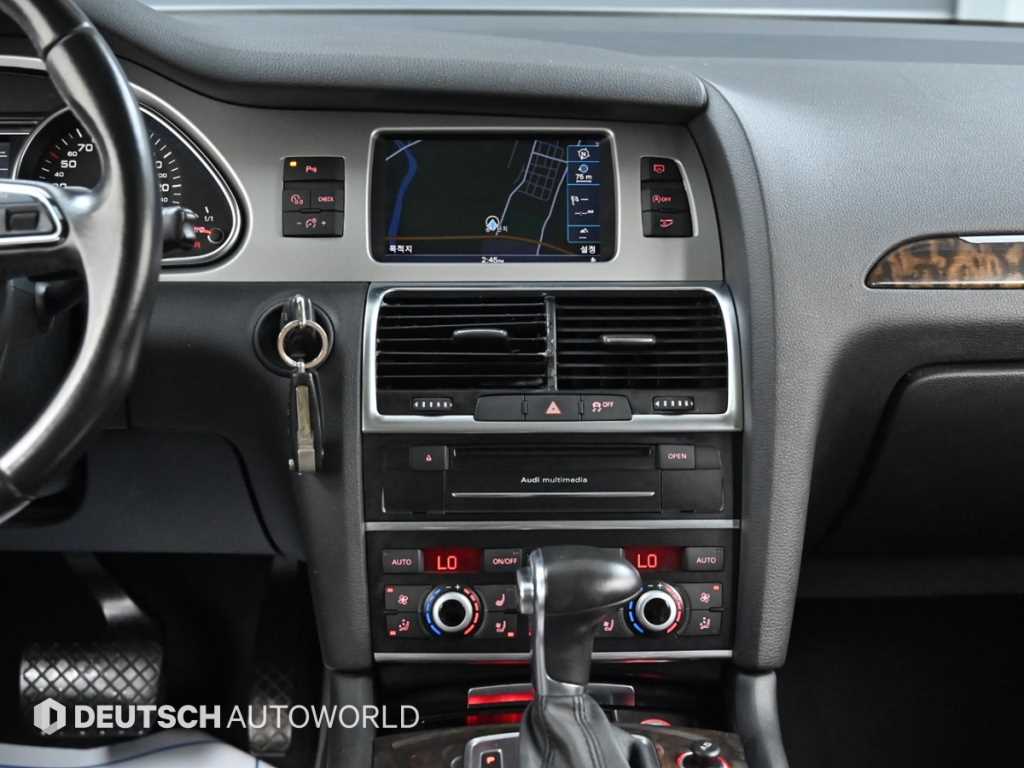 Audi Q7 — photo 14