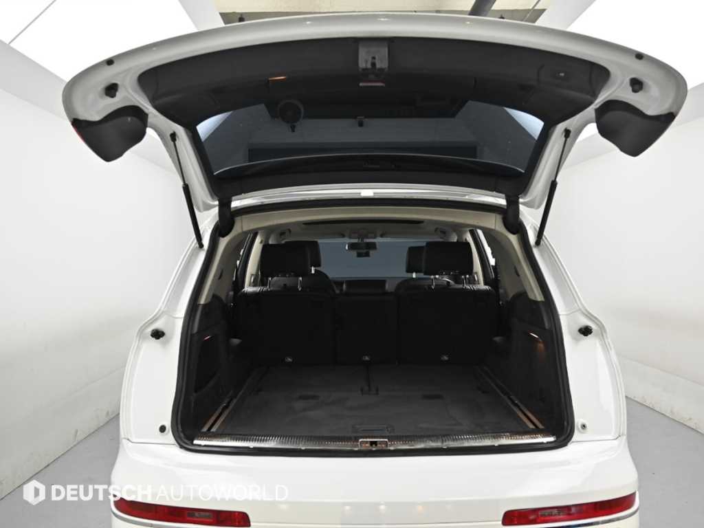 Audi Q7 — photo 19