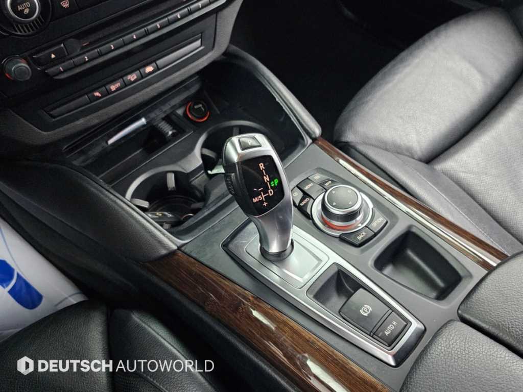 BMW X6 — photo 09