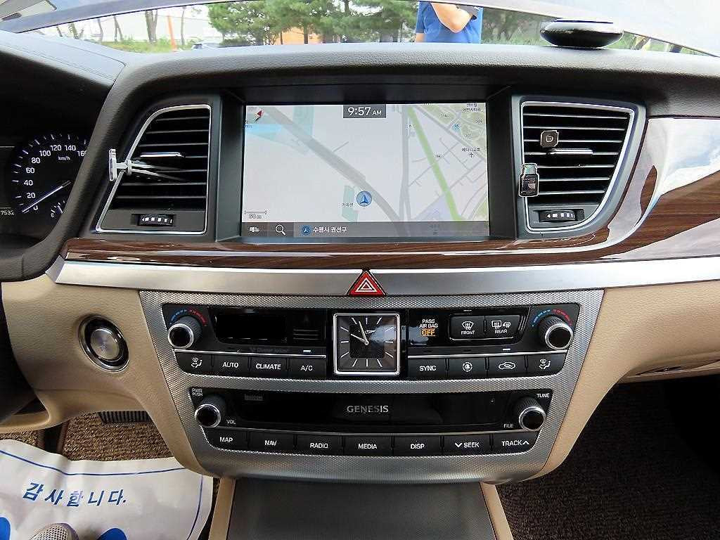 Genesis G80 — photo 13