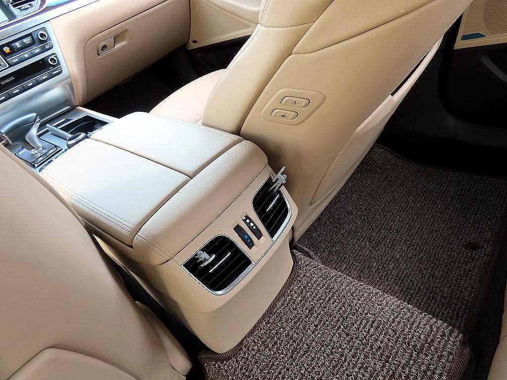 Genesis G80 — photo 16