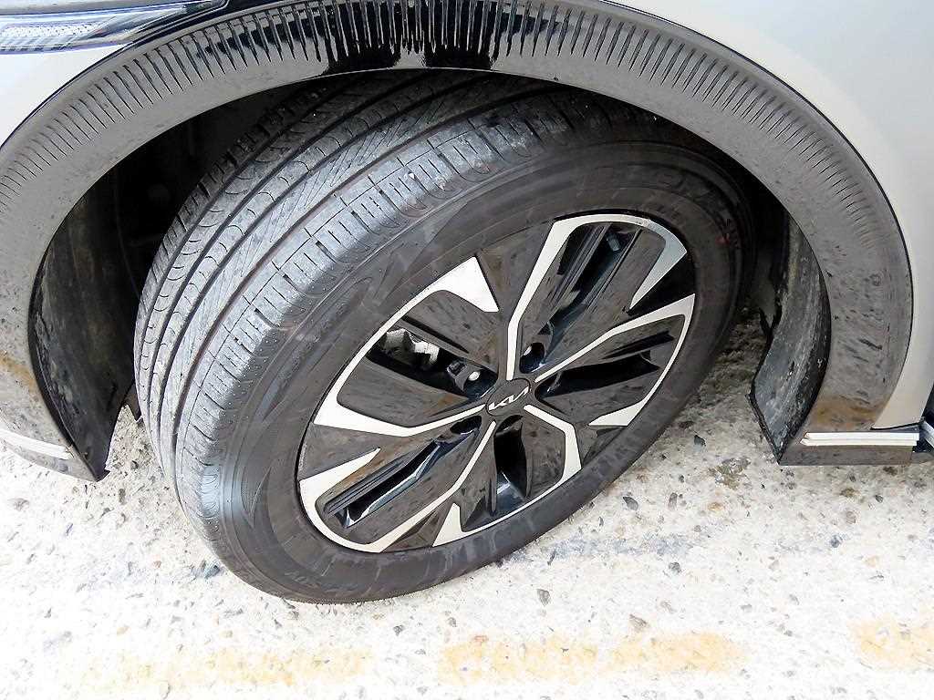 Kia EV6 — photo 20