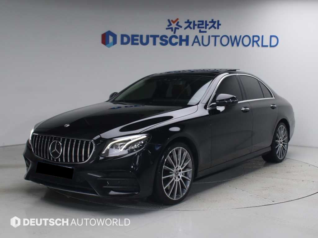 Mercedes-Benz E-Class — photo 02