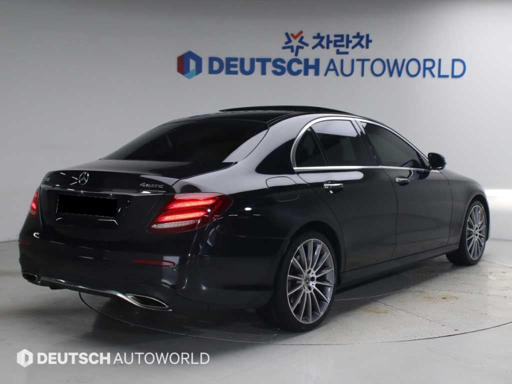 Mercedes-Benz E-Class — photo 04