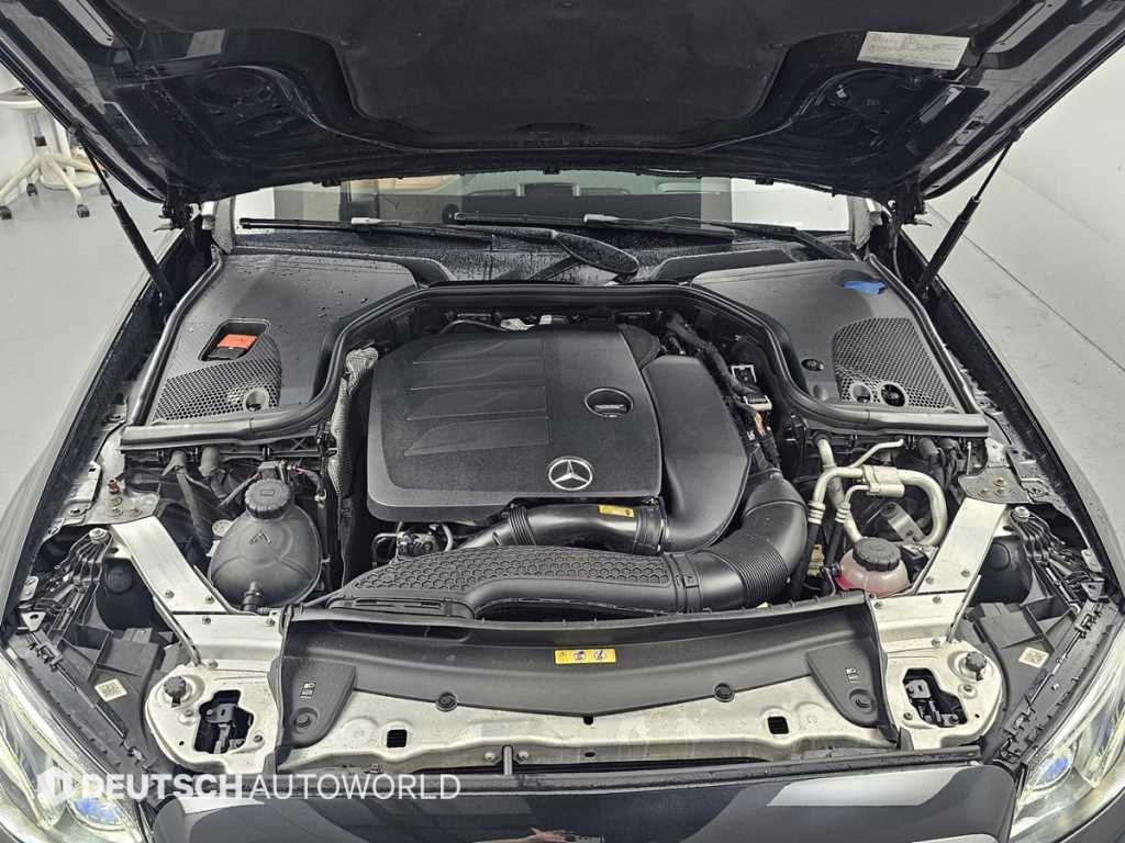 Mercedes-Benz E-Class — photo 07