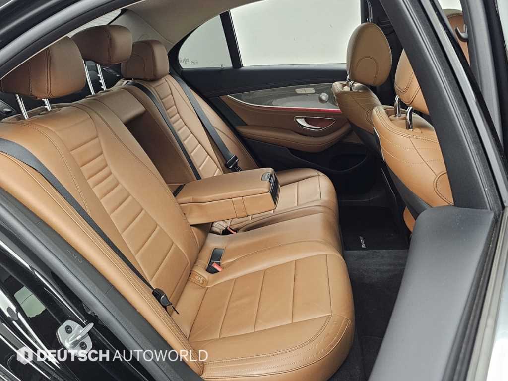 Mercedes-Benz E-Class — photo 12