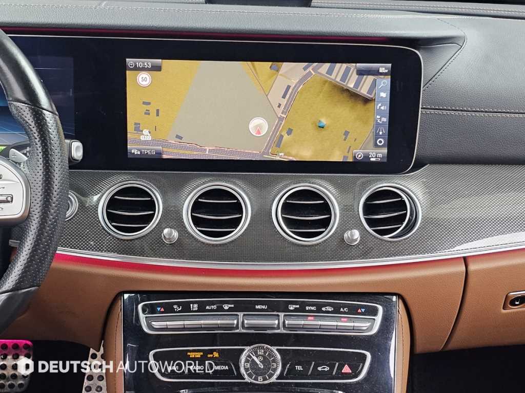 Mercedes-Benz E-Class — photo 14