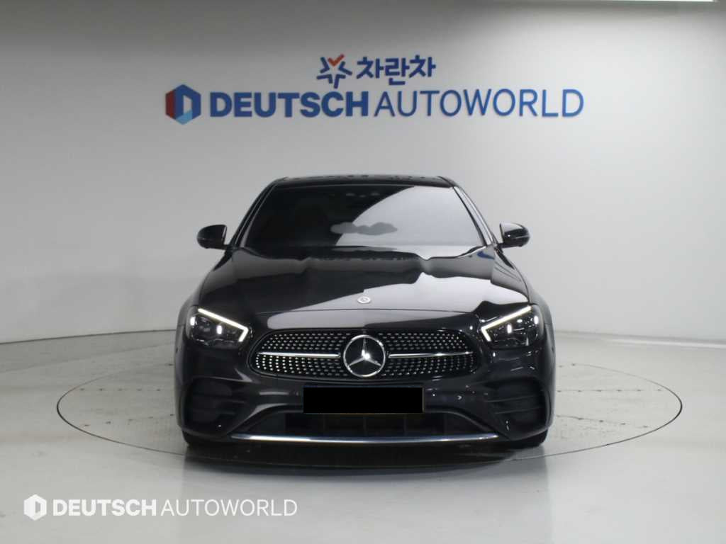 Mercedes-Benz E-Class — photo 01