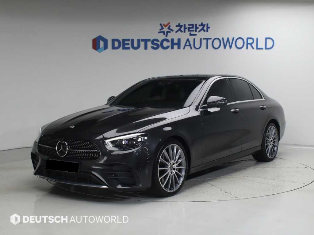 Mercedes-Benz E-Class — photo 02