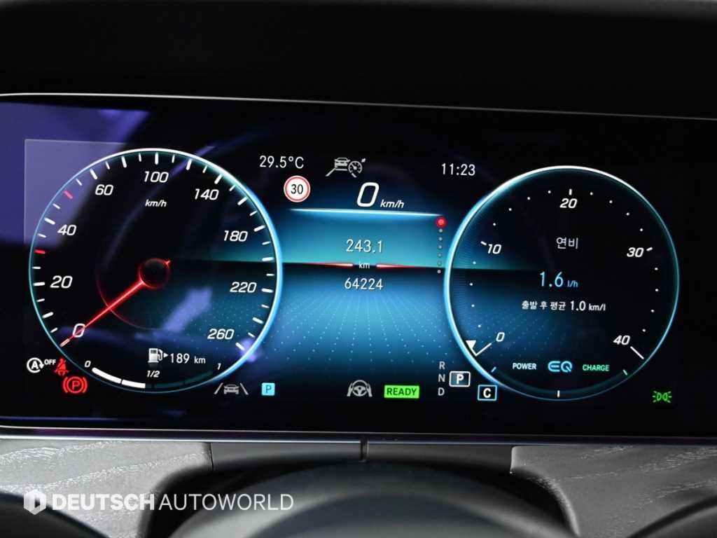 Mercedes-Benz E-Class — photo 05