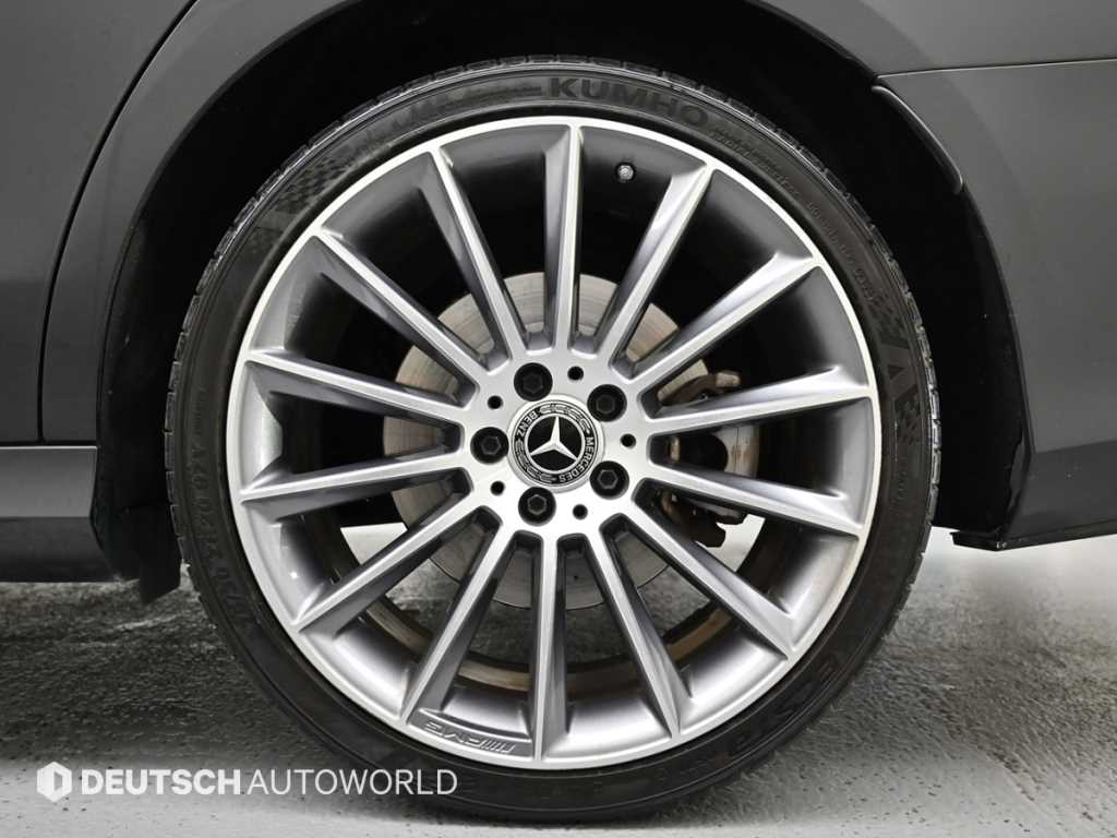 Mercedes-Benz E-Class — photo 06