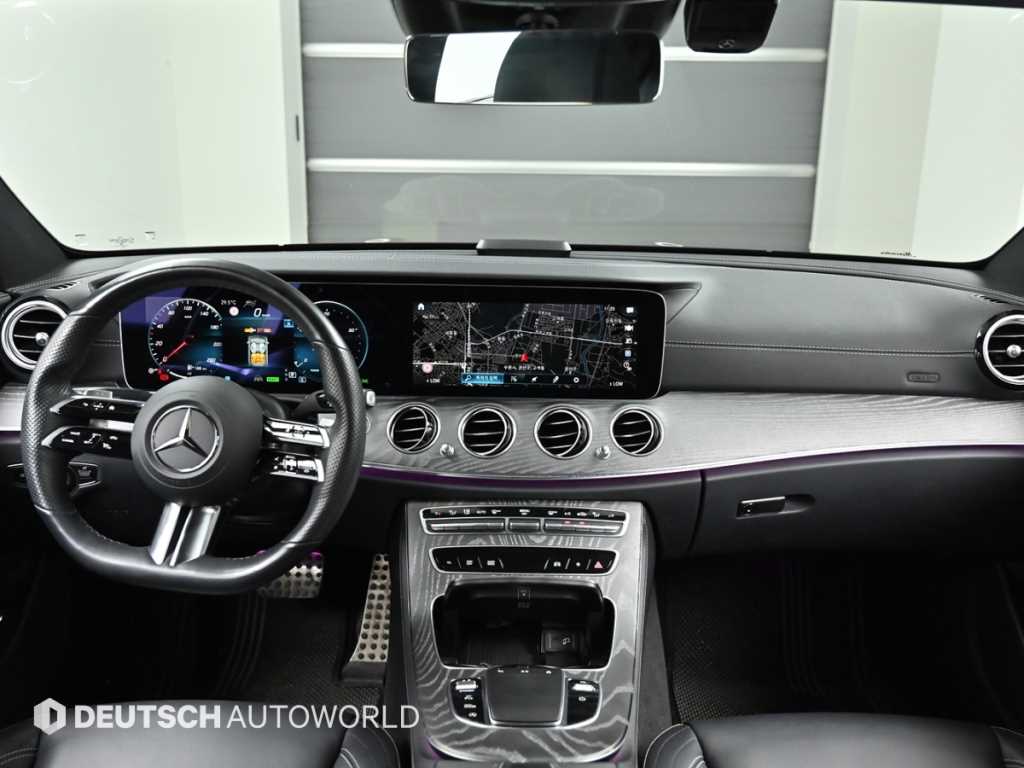 Mercedes-Benz E-Class — photo 08