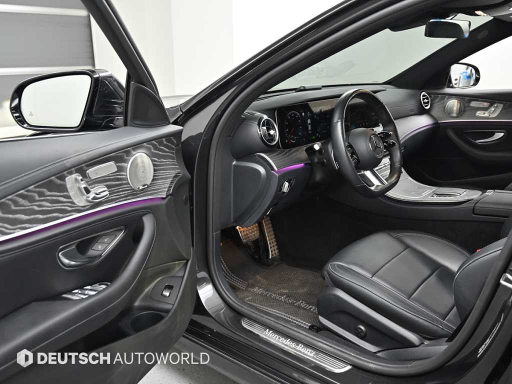 Mercedes-Benz E-Class — photo 11