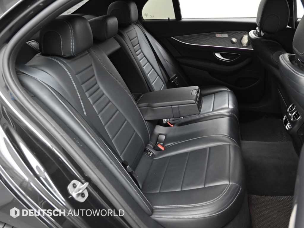 Mercedes-Benz E-Class — photo 12