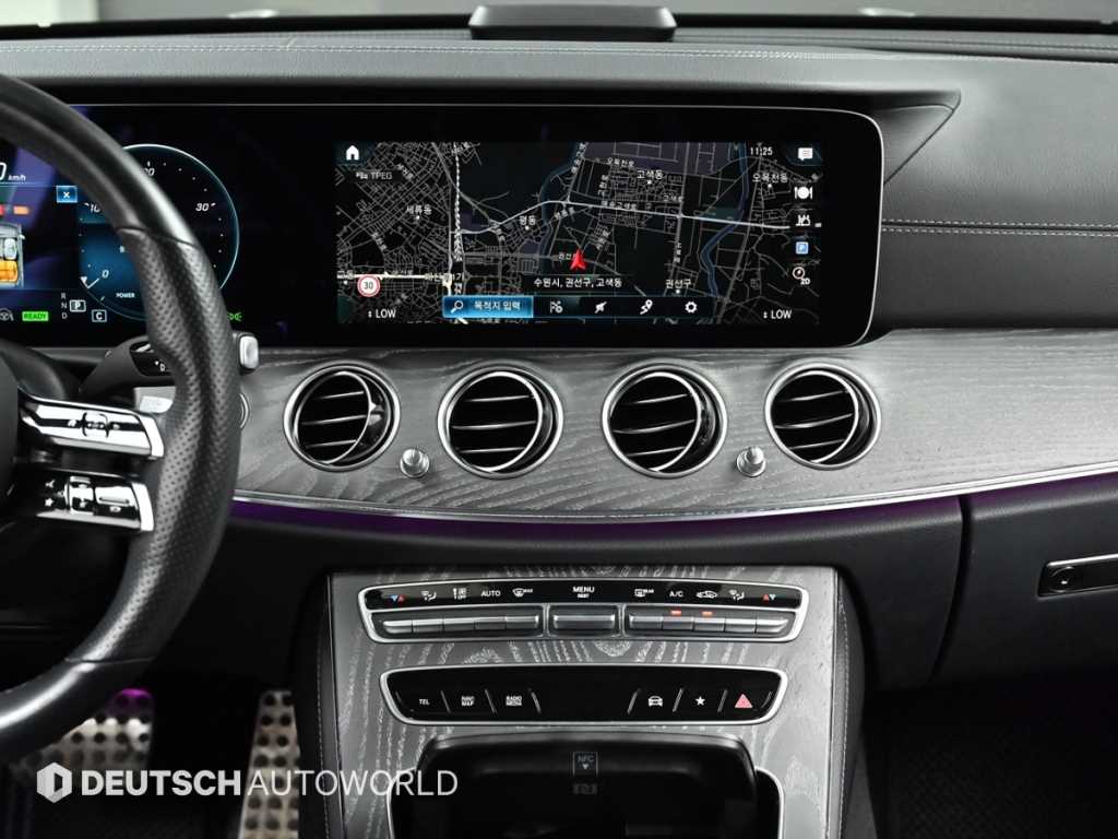Mercedes-Benz E-Class — photo 14