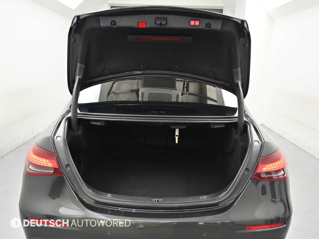 Mercedes-Benz E-Class — photo 19