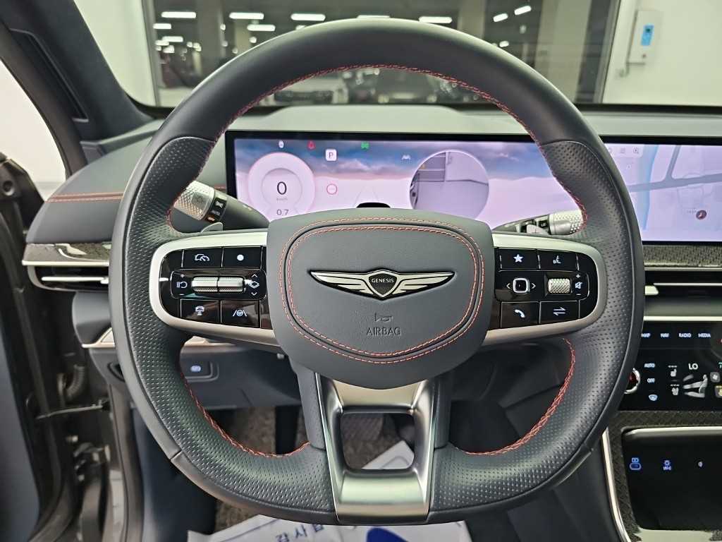 Genesis GV80 — photo 09