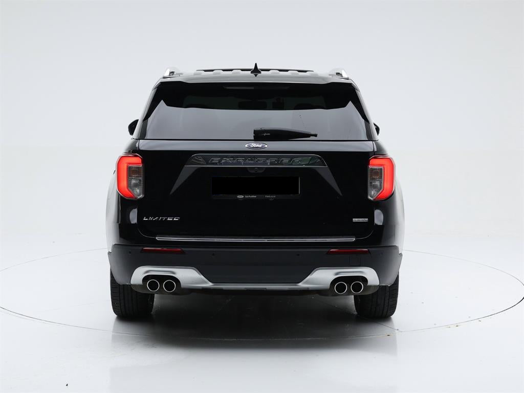 Ford Explorer — photo 05