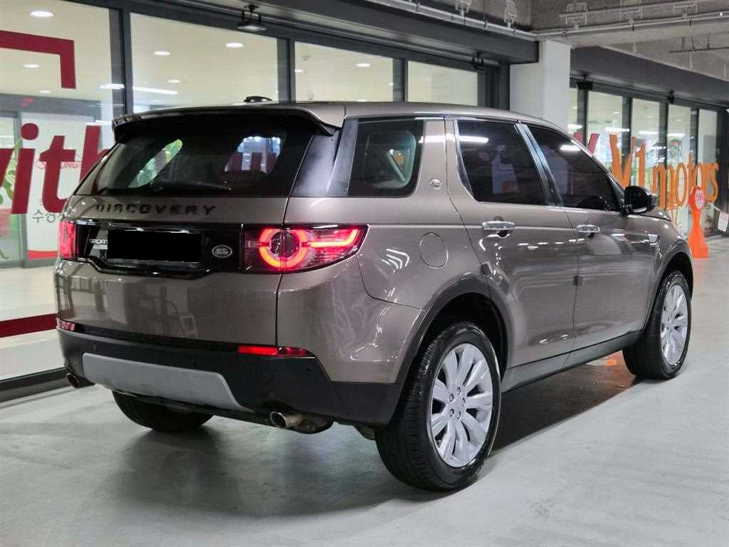 Land Rover Discovery Sport — photo 04