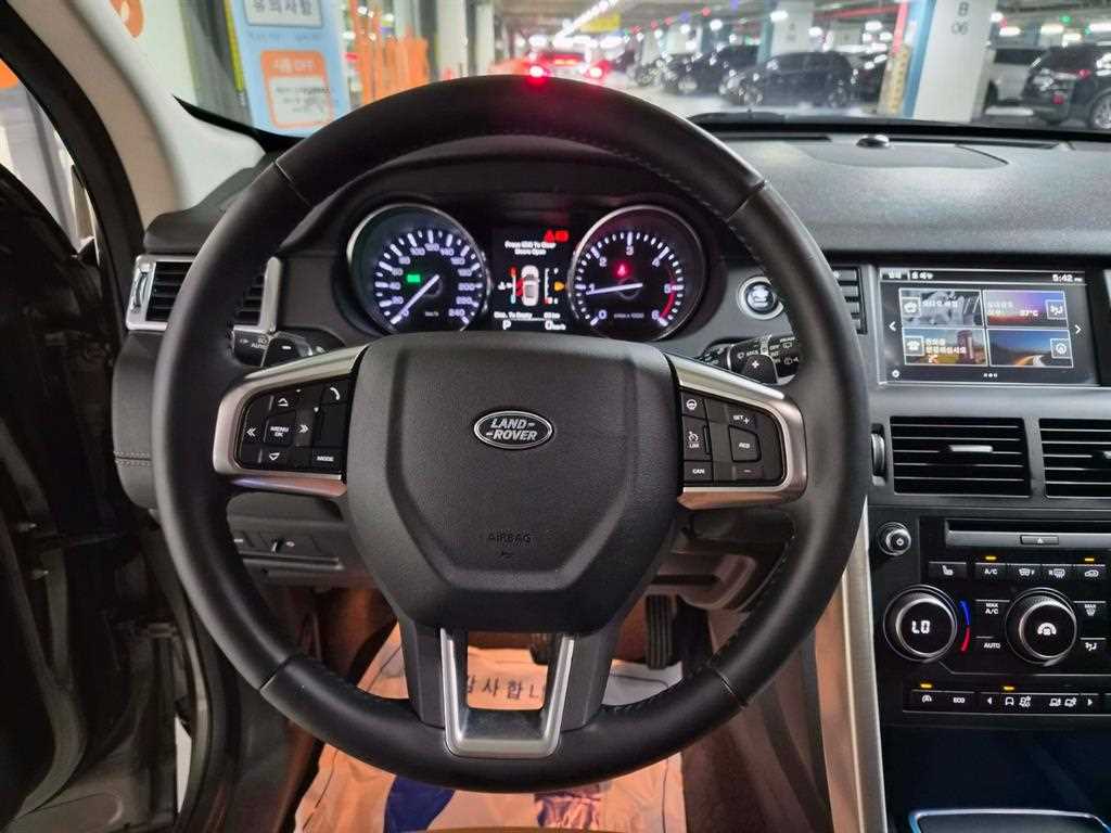 Land Rover Discovery Sport — photo 08