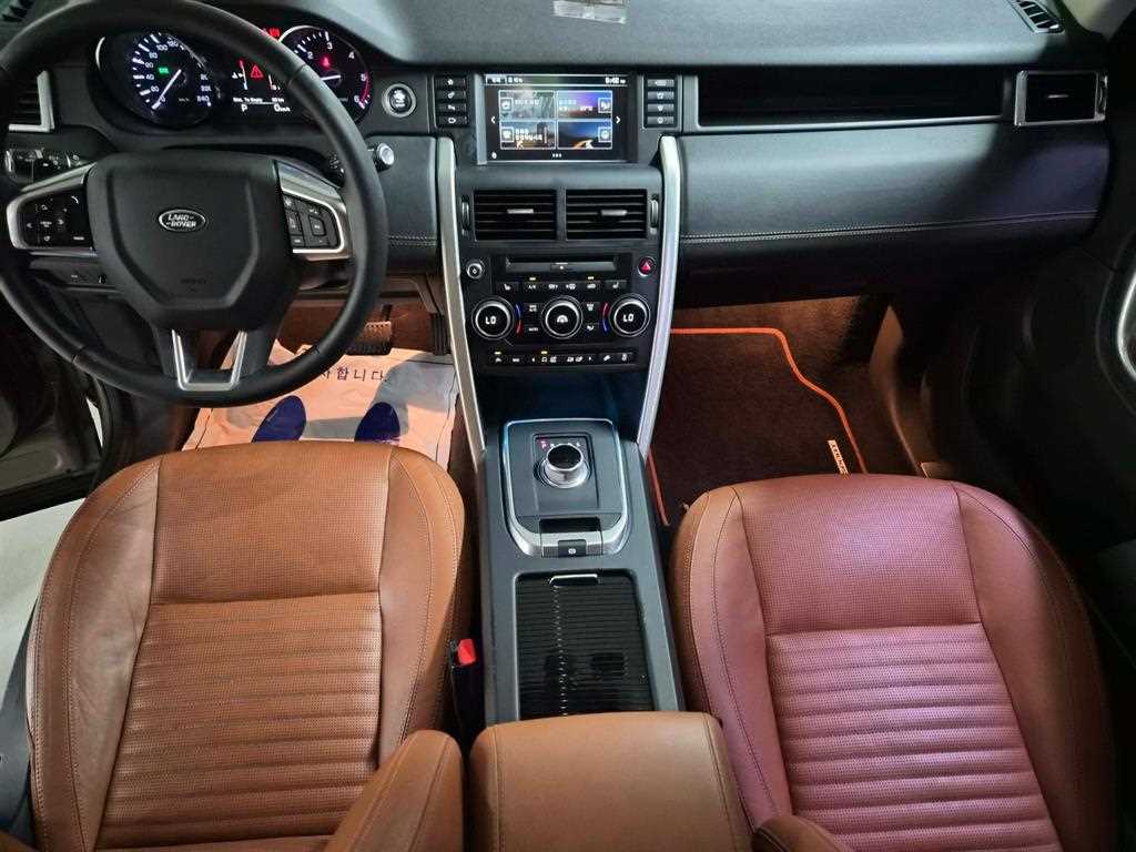 Land Rover Discovery Sport — photo 10