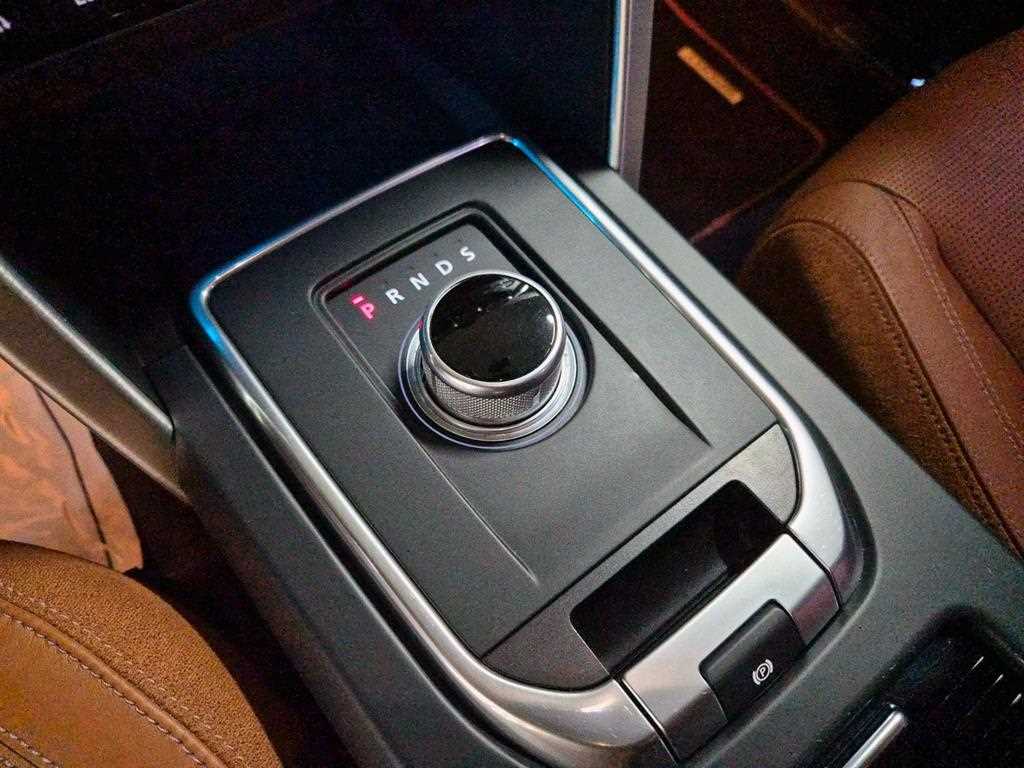 Land Rover Discovery Sport — photo 11