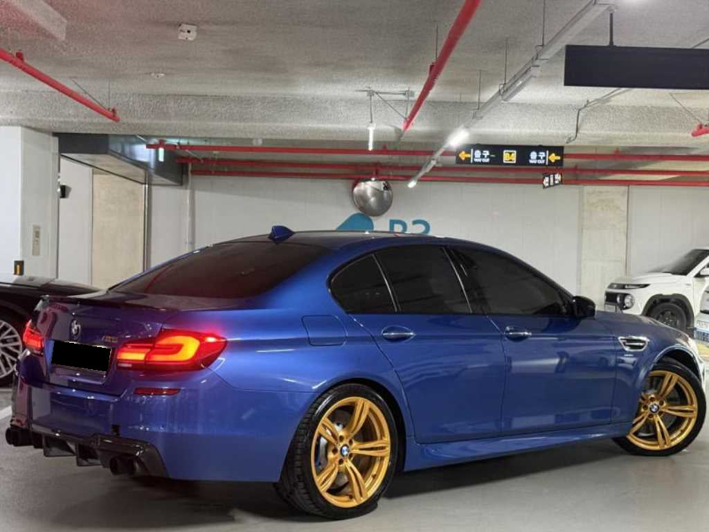BMW M5 — photo 04
