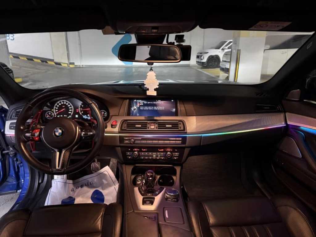 BMW M5 — photo 08