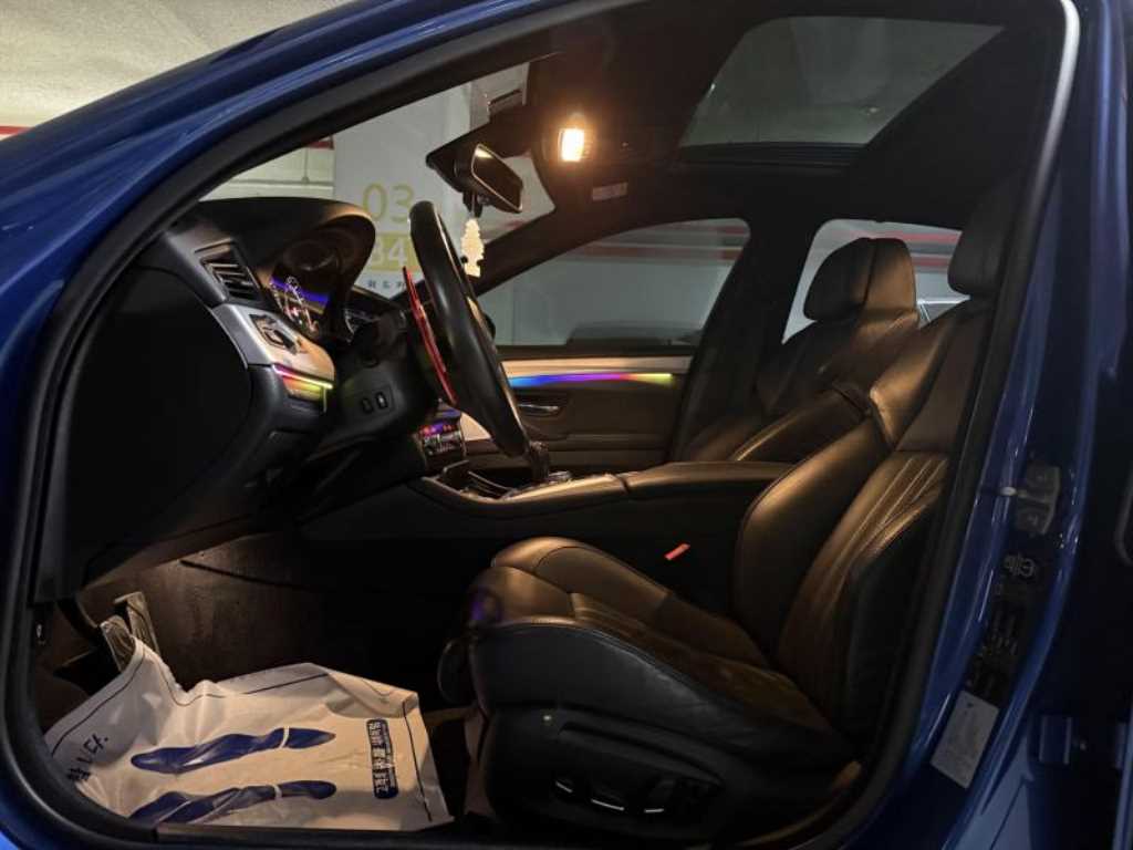 BMW M5 — photo 09