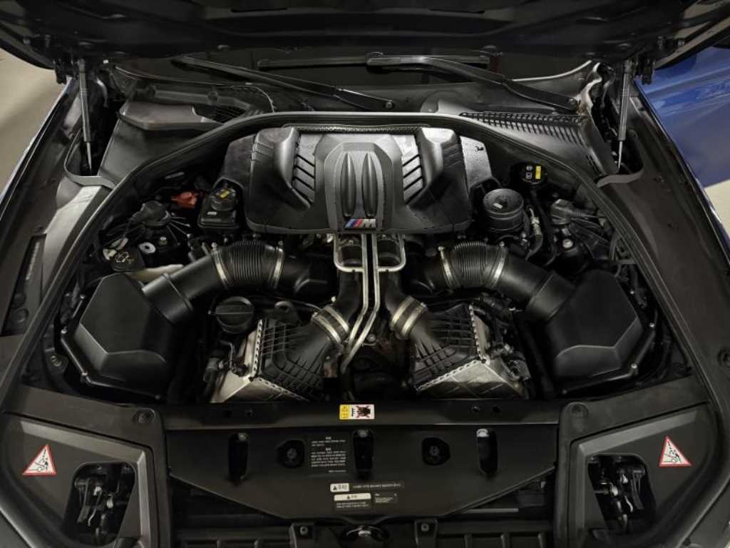 BMW M5 — photo 20