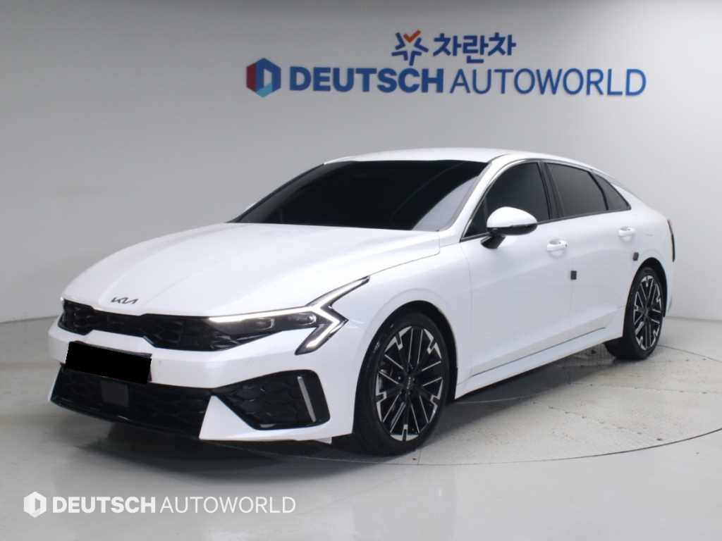 Kia K5 — photo 01