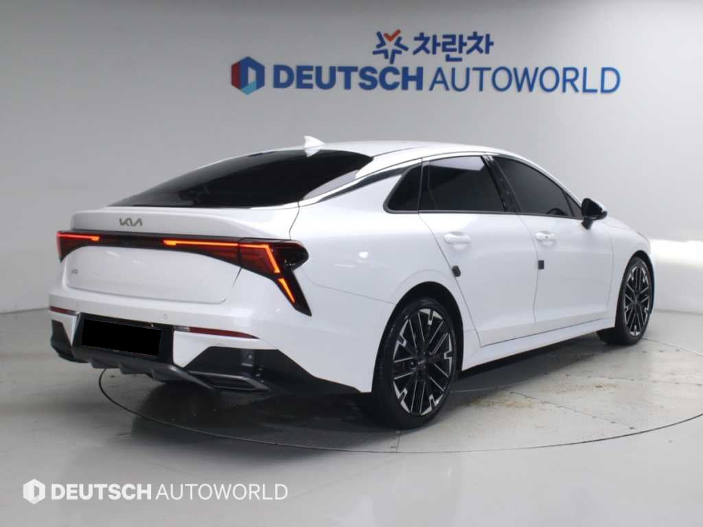Kia K5 — photo 02