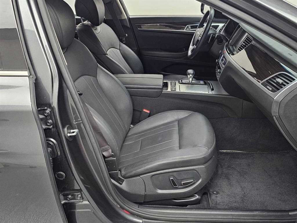 Genesis G80 — photo 10