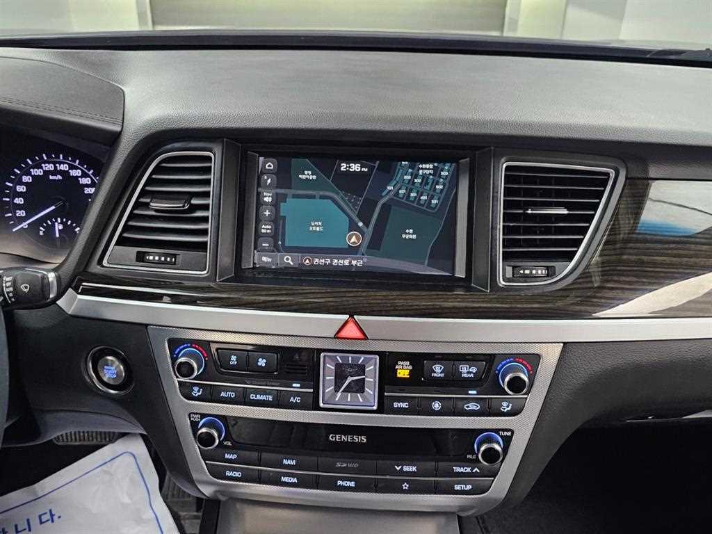 Genesis G80 — photo 14