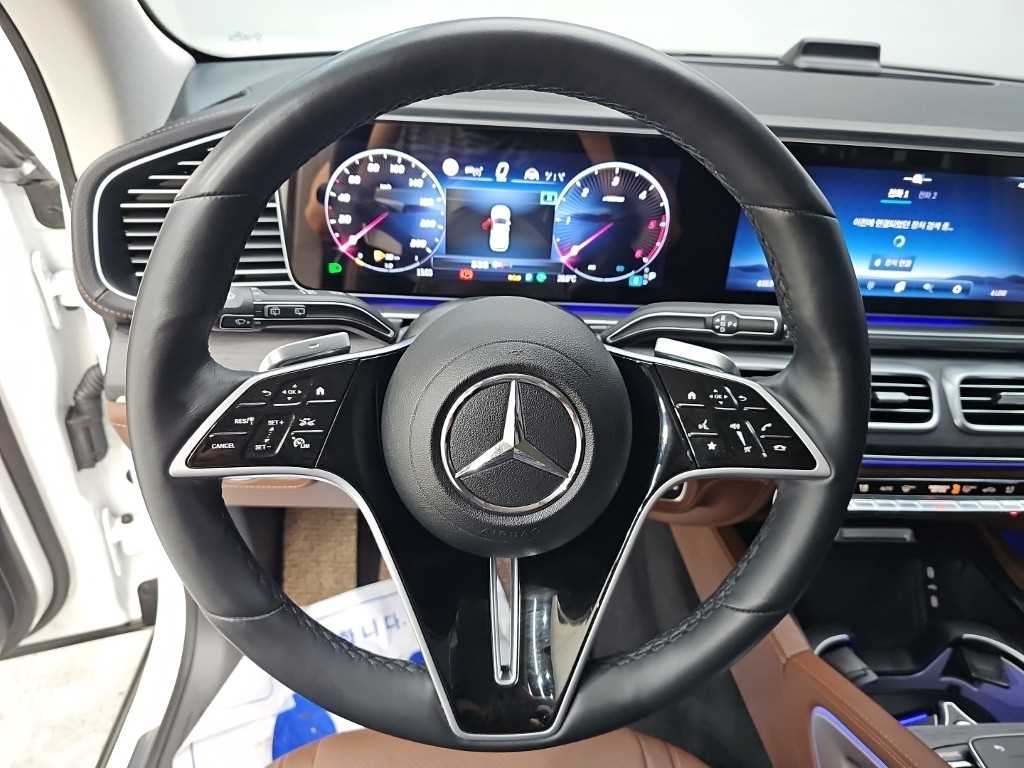 Mercedes-Benz GLE-Class — photo 09