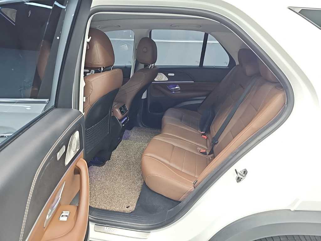 Mercedes-Benz GLE-Class — photo 12